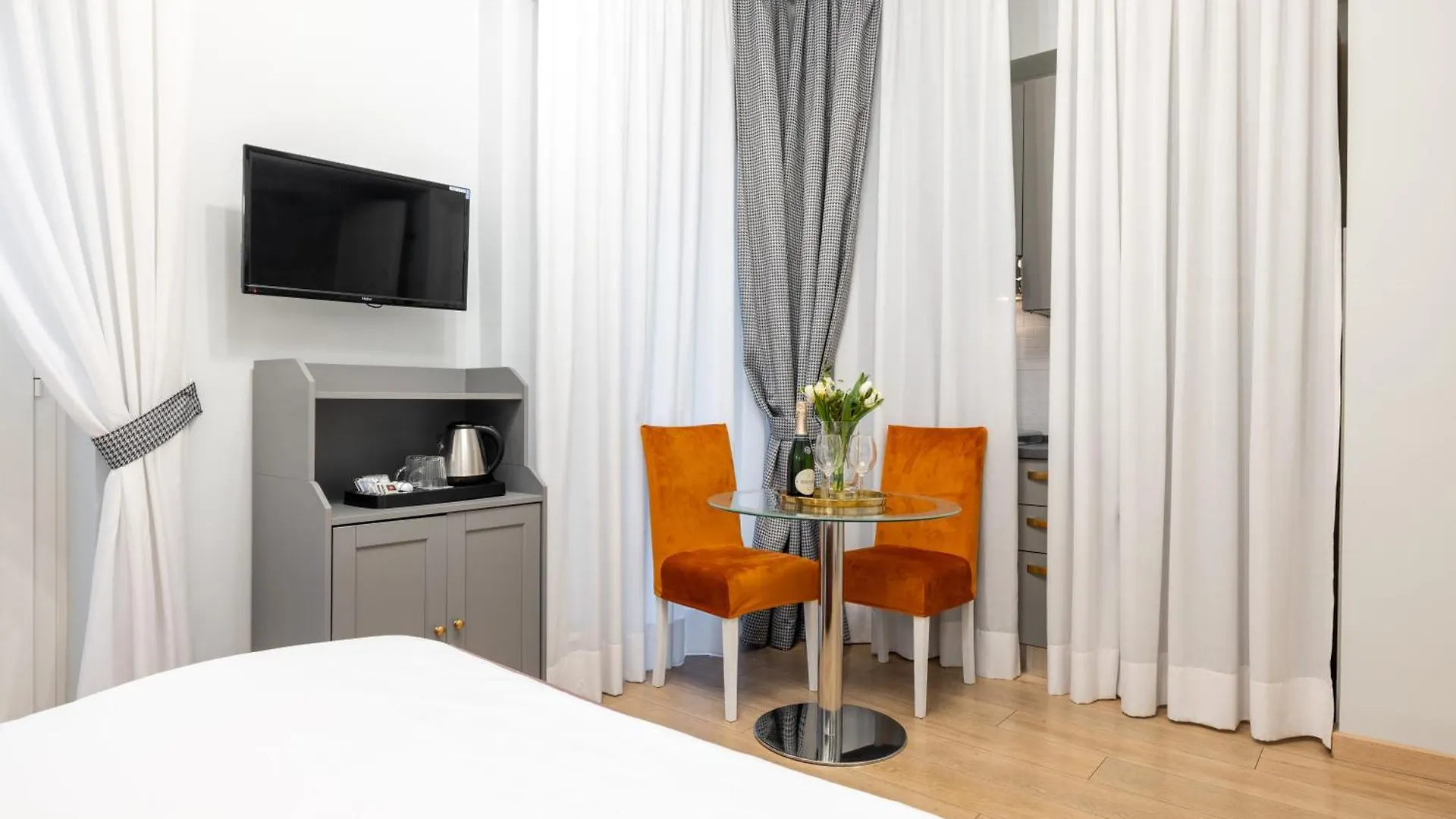 Отель Domus Bella Roma 0*, Рим Италия